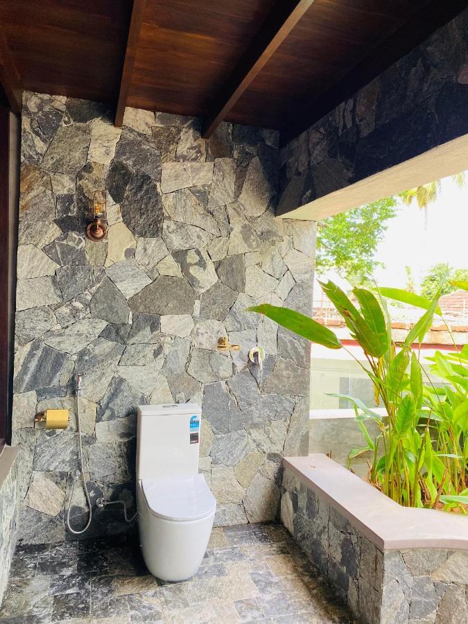 Thaprobana Villa Tangalle - Private Villa Exterior photo