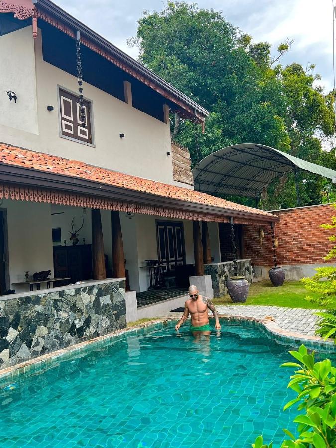 Thaprobana Villa Tangalle - Private Villa Exterior photo
