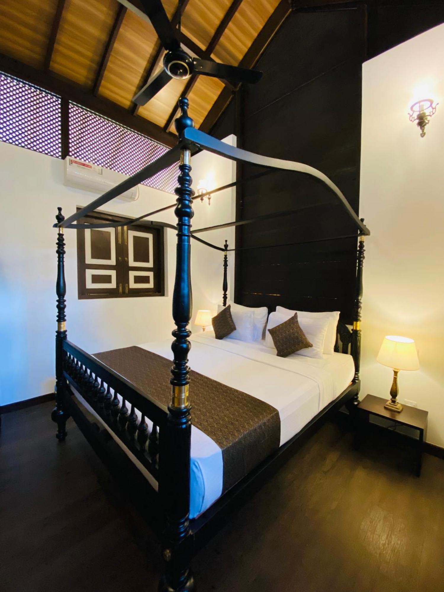Thaprobana Villa Tangalle - Private Villa Room photo